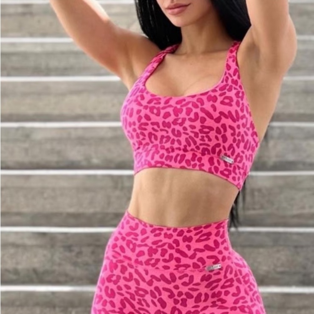 SOLD ON Ⓜ️…. Bombshell Sportswear Pink Leopard Sports Bra